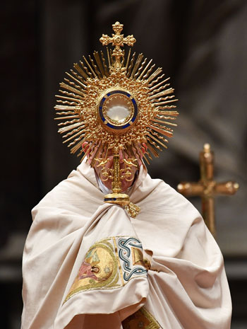 صور البابا فرانسيس يترأس قداس لصالح ضحايا حادث مارمينا بحلوان (9)