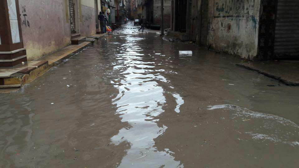 مياه الأمطار تغرق شوارع ادكو بالبحيرة