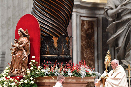 صور البابا فرانسيس يترأس قداس لصالح ضحايا حادث مارمينا بحلوان (10)