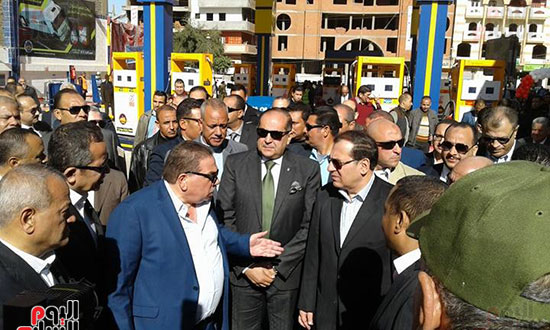 وزير-البترول-خلال-افتتاح-محطة-مصر-للبترول-بسوهاج--(5)
