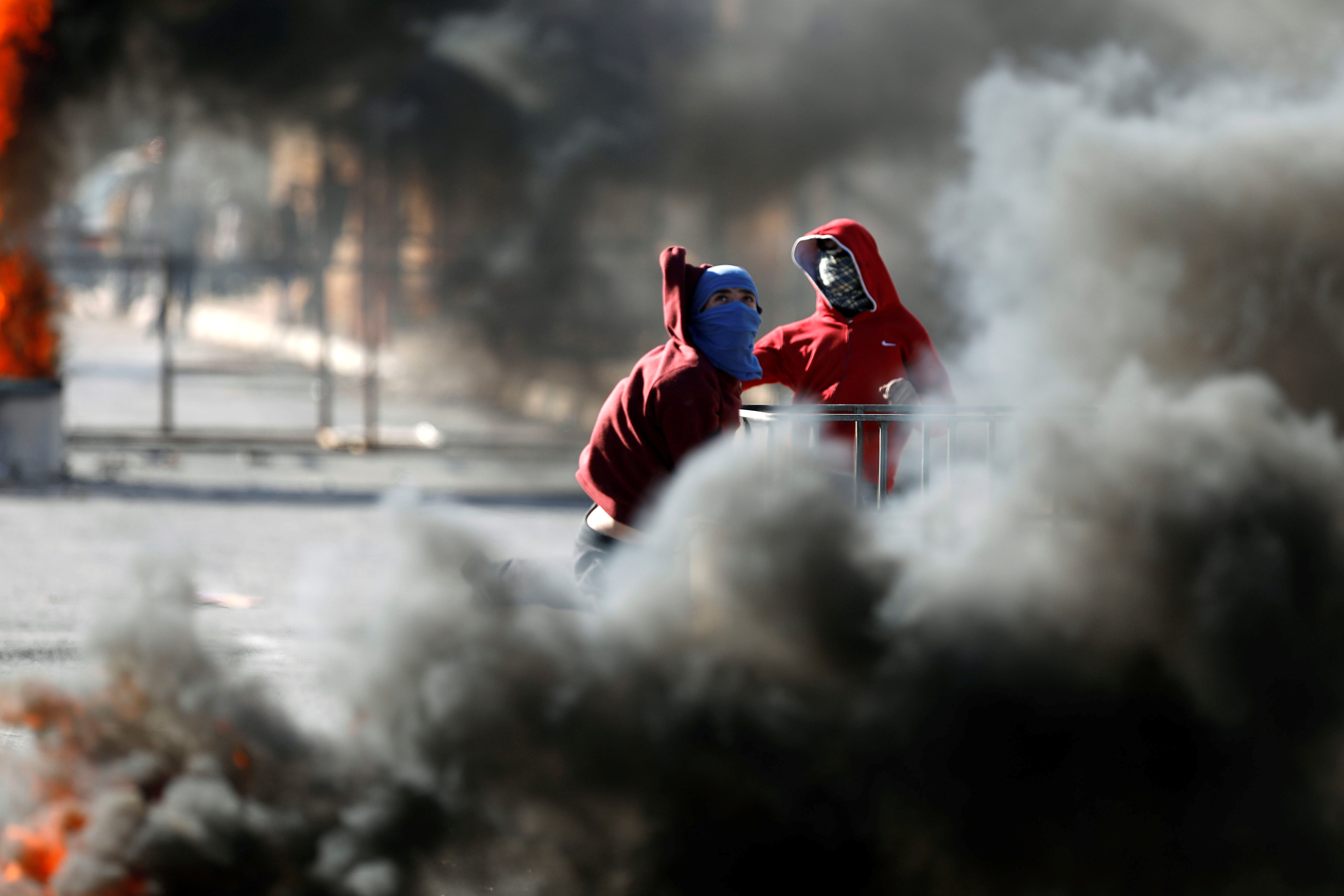 اشتباكات عنيفة بين شبان فلسطينيين وقوات الاحتلال