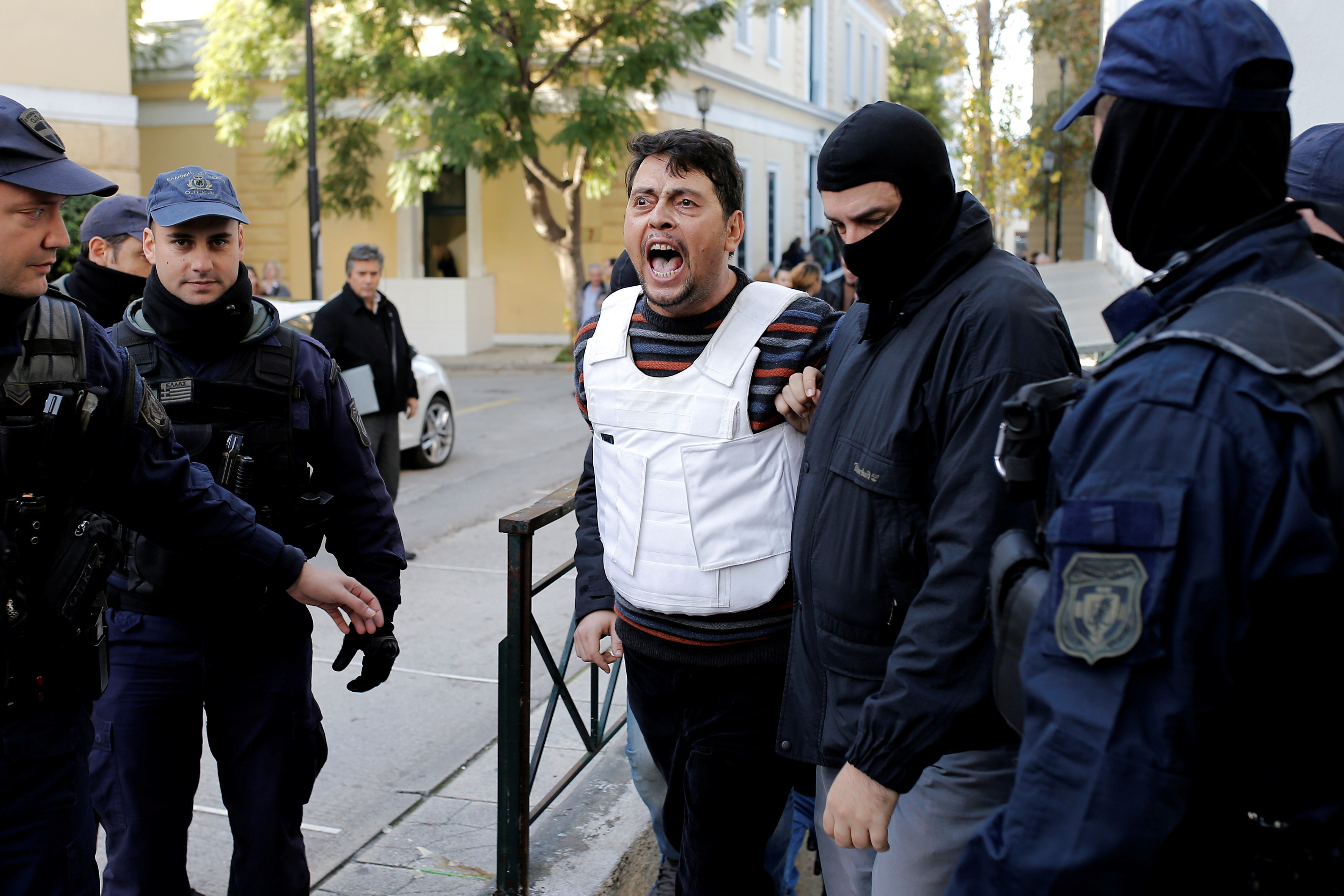 أحد الأتراك المعتقلين فى اليونان