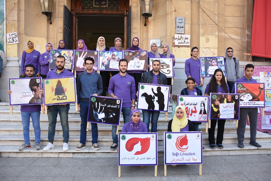 صور وقفة صامتة بجامعة القاهرة لمناهضة التحرش (1)