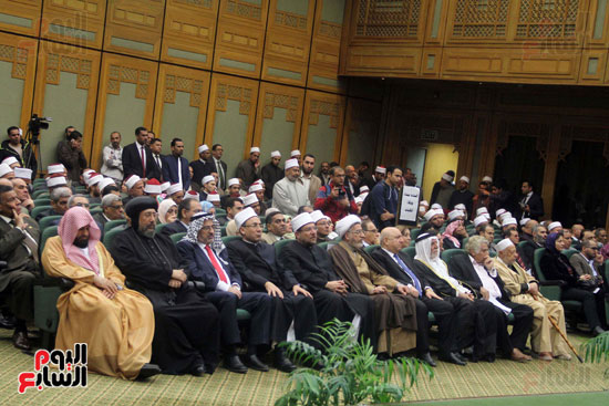 صور مؤتمر يعقده الأزهر بمشاركة جامعة الدول العربي (11)