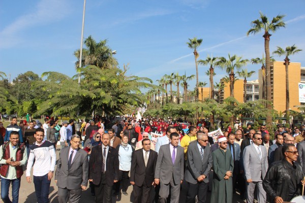 آلاف الطلاب في المسيرة آلاف الطلاب في المسيرة