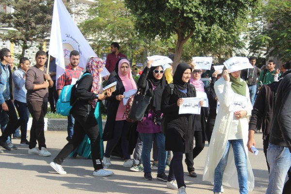  مسيرة حاشدة من الطلاب