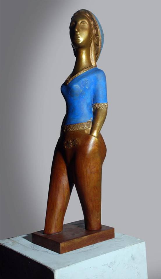 تمثال معبر عن فتاة