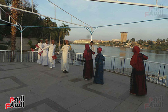 العرض الفنى أمام النيل 