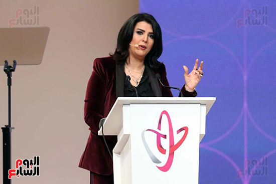 الإعلامية منى الشاذلى خلال إلقاء كلمتها فى القمة الدولية للتمكين الاقتصادى للمرأة