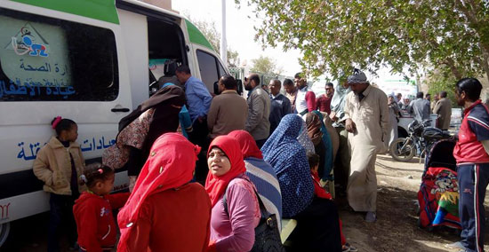 صور قافلة مستقبل وطن وعلشان تبنيها الطبية تكشف على 1514 بالوادى الجديد (10)