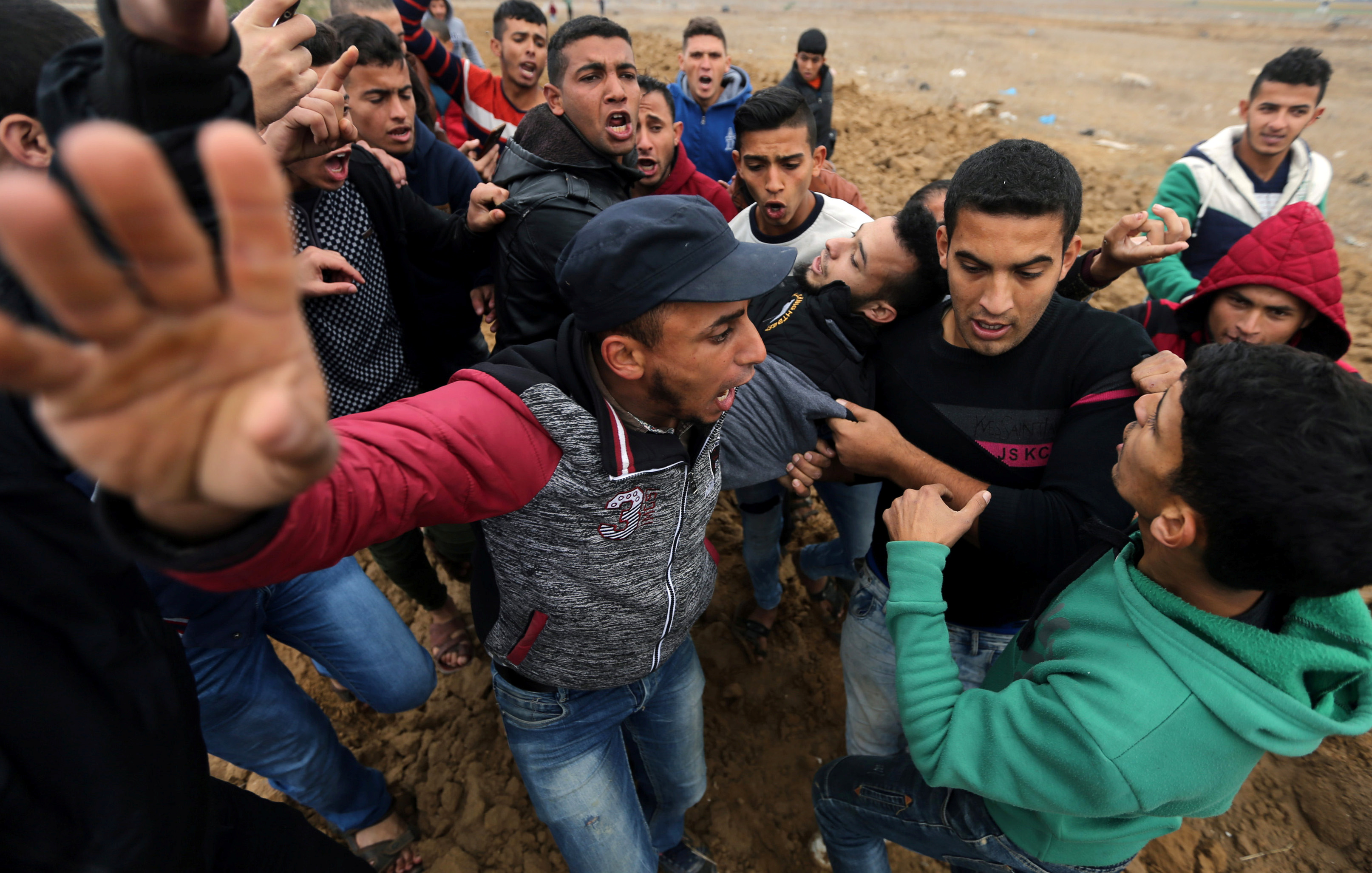 إصابة شاب فلسطينى برصاص الاحتلال