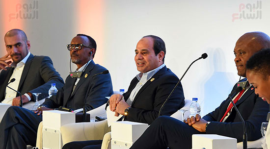 صور  السيسى فى جلسة تعزيز ريادة الأعمال بأفريقيا (5)