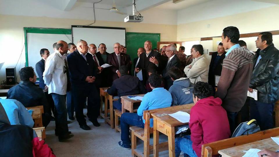 اثناء تفقد احد الفصول