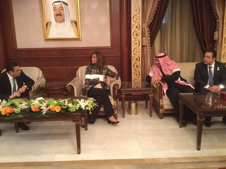 وزيرة الهجرة تصل الكويت للاطمئنان على حالة المواطن المصرى المعتدى عليه (2)