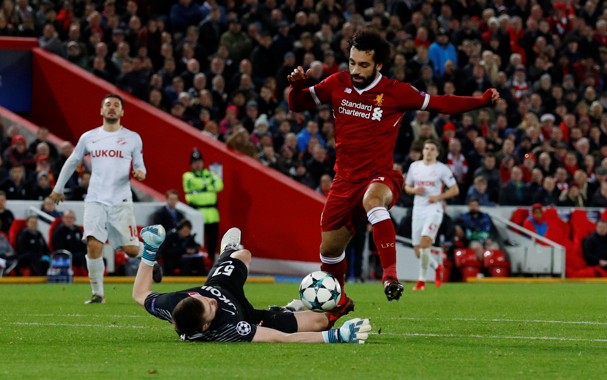 محمد صلاح يتألق ويسجل فى مباراة ليفربول وسبارتاك موسكو  (8)