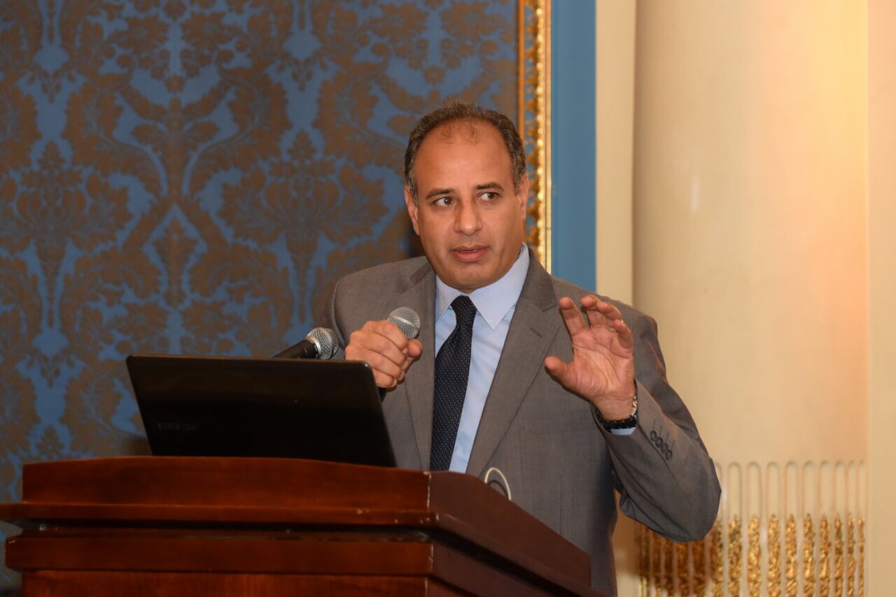 الدكتور محمد سلطان محافظ الاسكندرية (1)