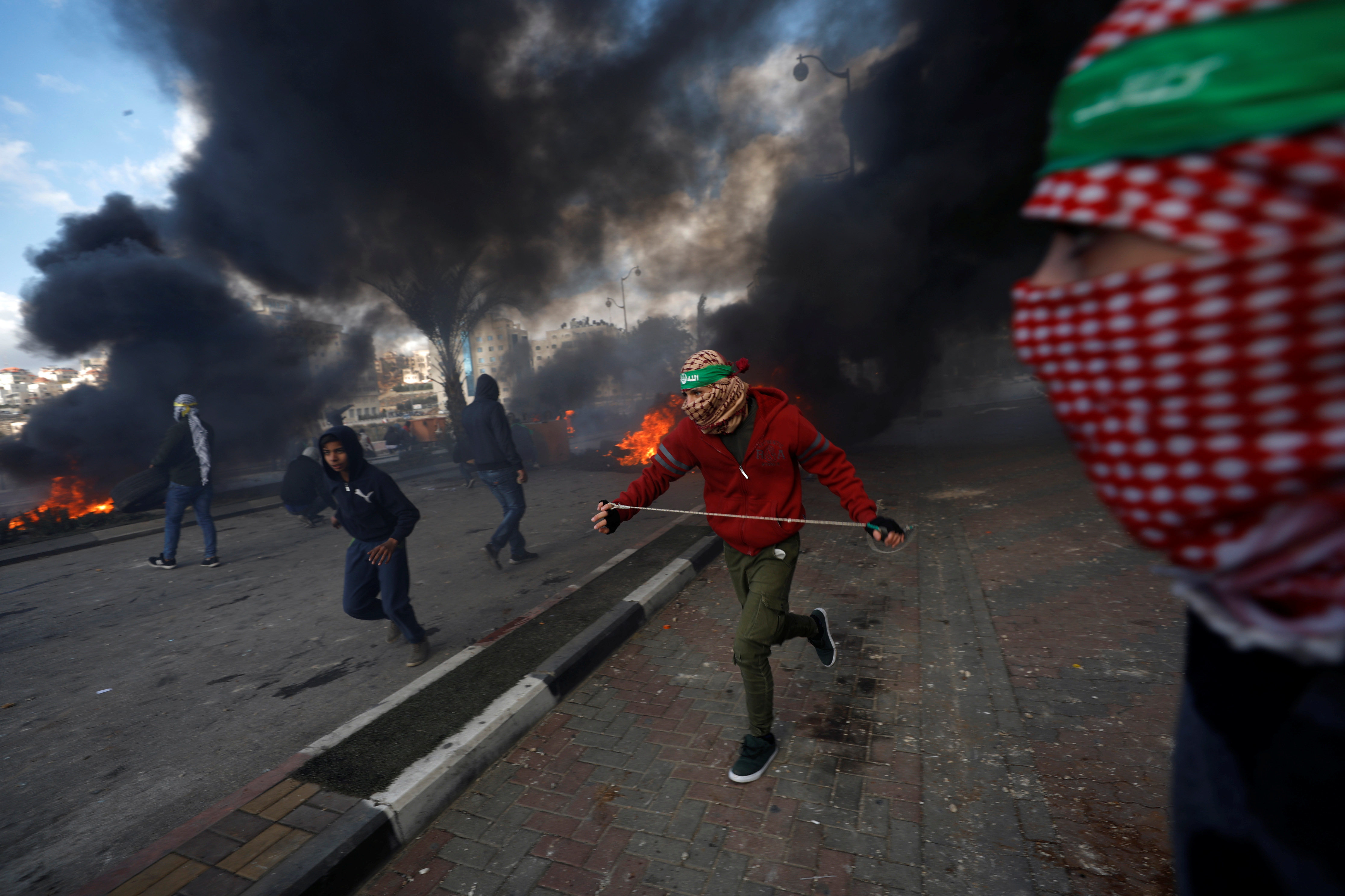 اشتباكات بين الشبان الفلسطينى وجنود الاحتلال