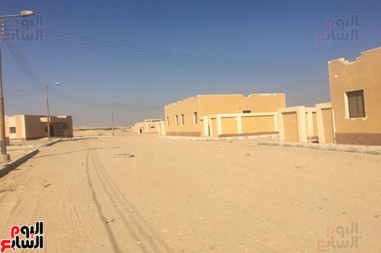الرمال تغطى شوارع قرية مير الجديدة