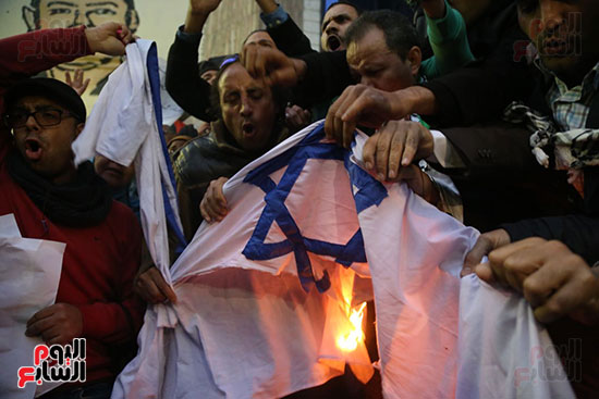 علم إسرائيل فى مظاهرة بمصر
