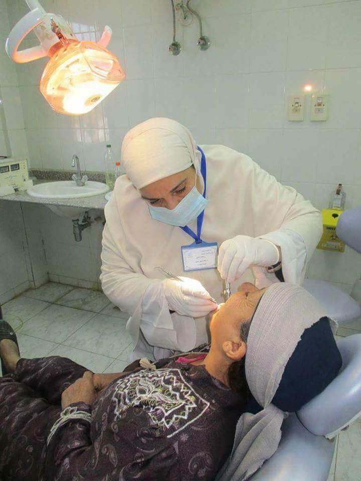 4- عيادة الاسنان بالقافلة الطبية