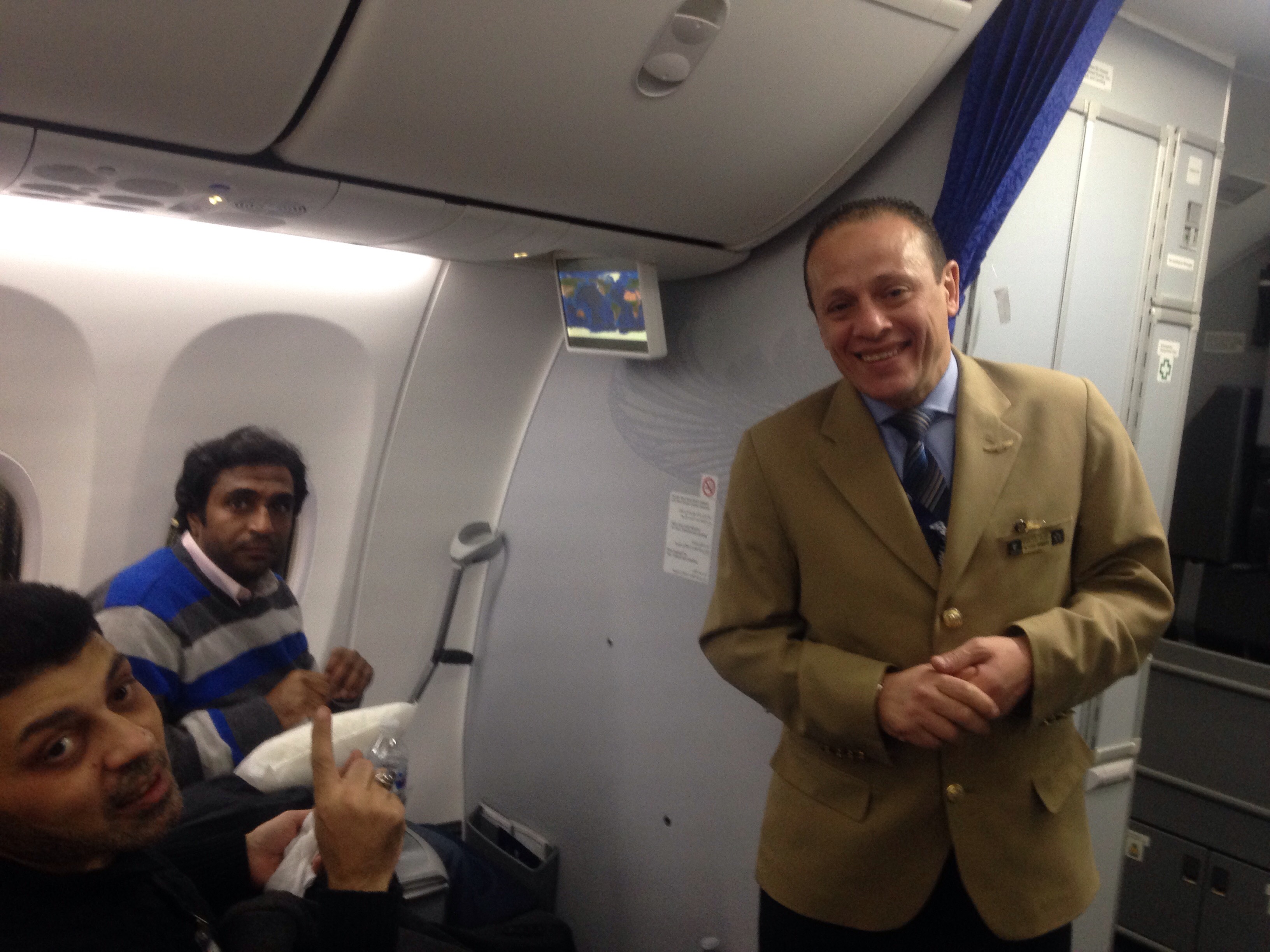 اقلاع طائرة مصرللطيران الجديدة من مطار مصنع بوينج قادمة إلي القاهرة (2)