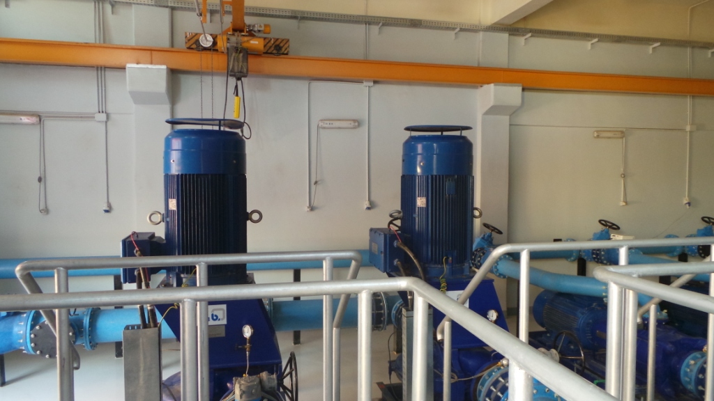              معدات محطة المياه