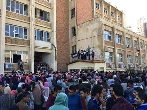 مظاهرات بجامعة الإسكندرية ضد قرار ترامب (5)