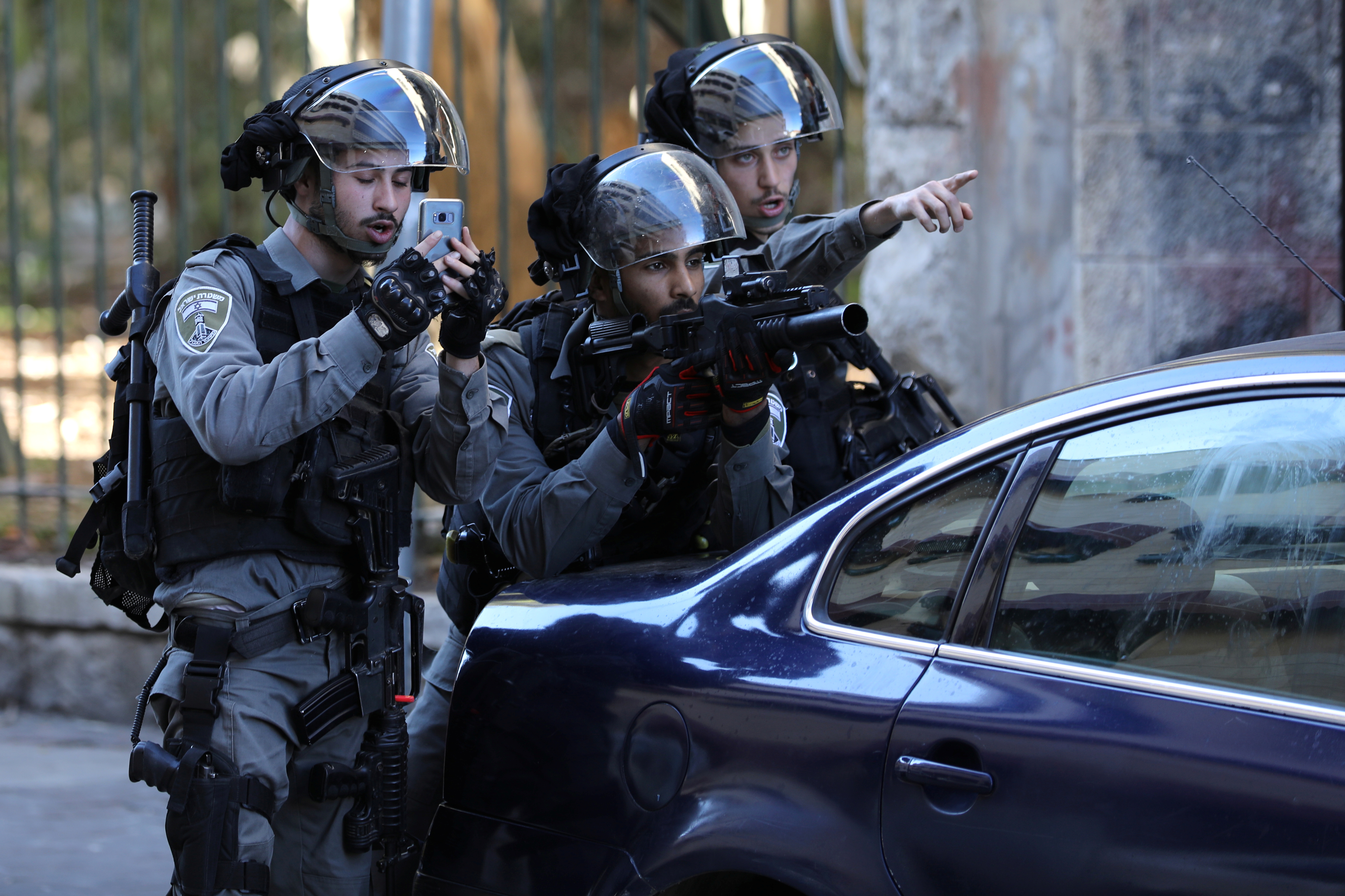 عنف قوات الاحتلال ضد الفلسطينيين