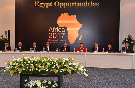 مشاركة السيد الرئيس في المائدة المستديرة التي ناقشت فرص الاستثمار في مصر‎ (1)