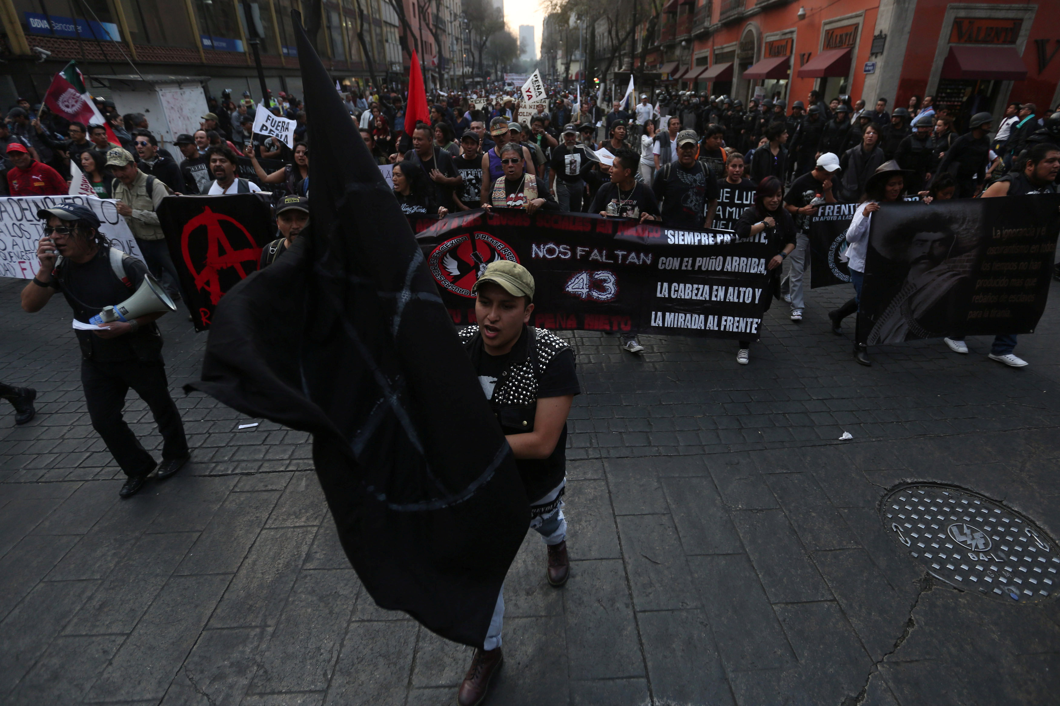 الآلاف يتظاهرون ضد ارتفاع أسعار الوقود فى المكسيك