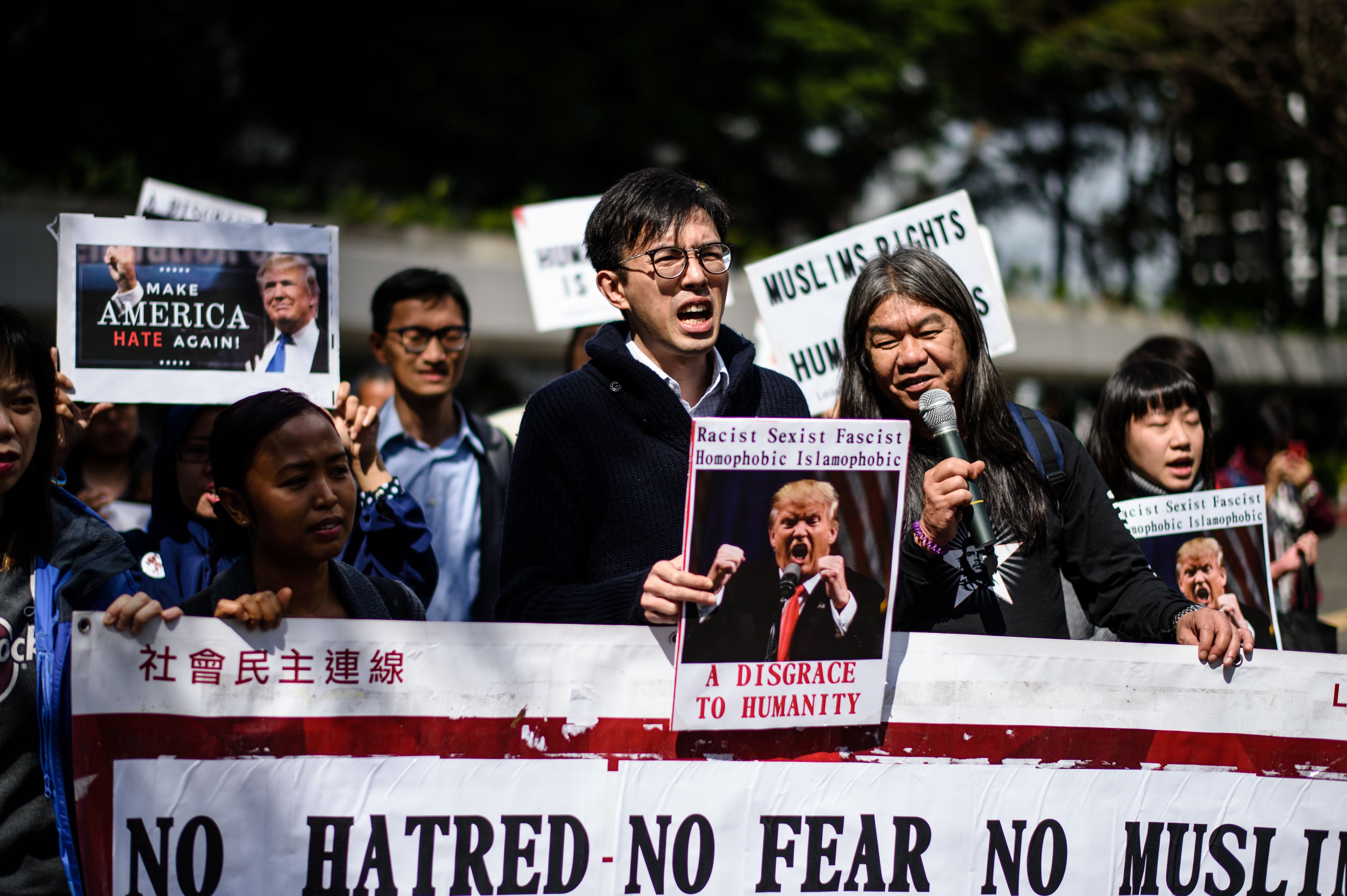مظاهرات ضد ترامب فى هونج كونج لرفض قرار حظر السفر لأمريكا