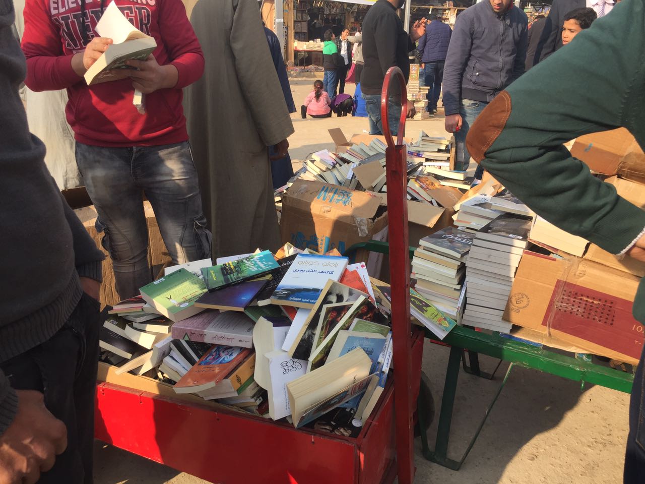 الكتب المزورة فى سور الأزبكية