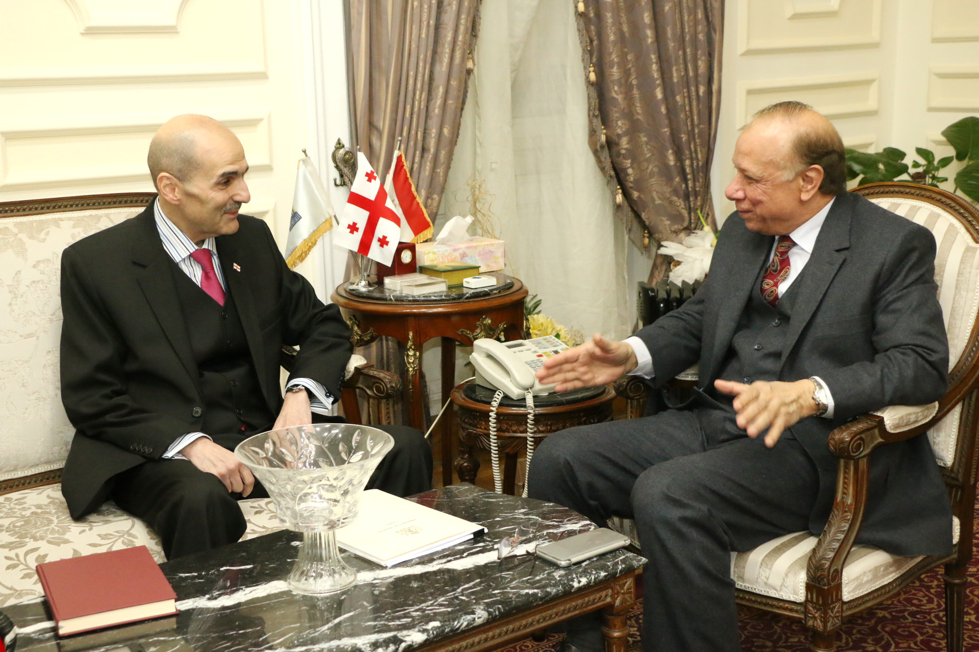 محافظ القاهرة  يستقبل سفير جورجيا(1)