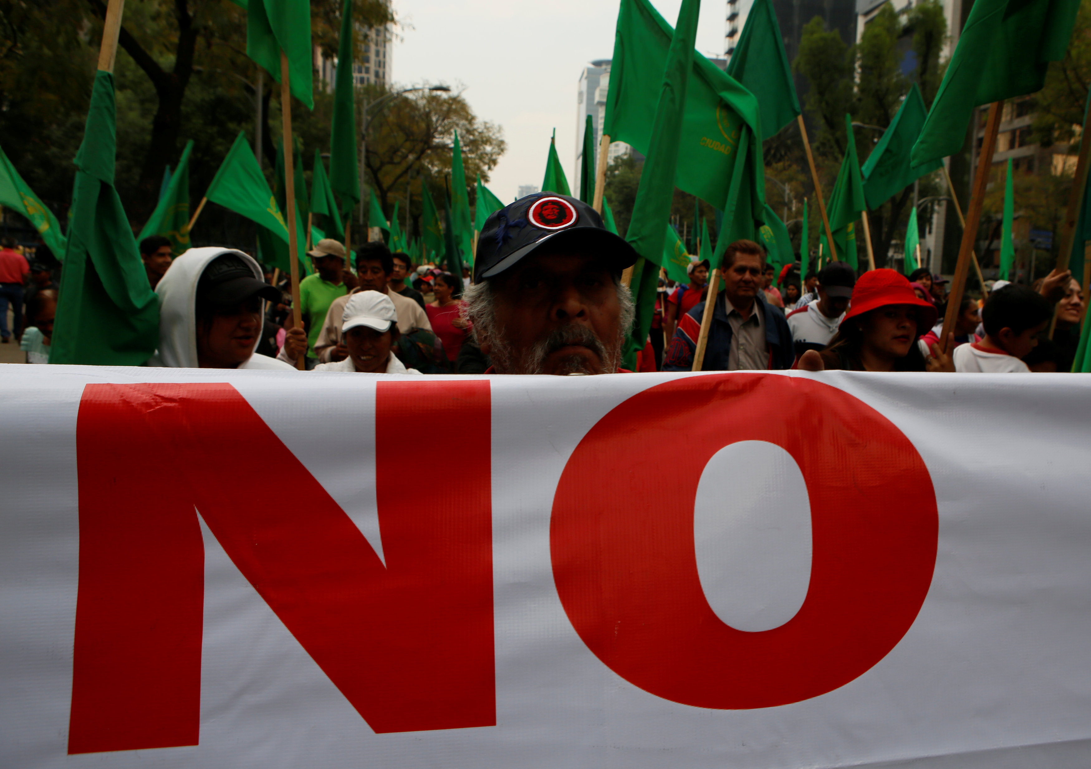 مكسيكيون يتظاهرون ضد ارتفاع أسعار الوقود