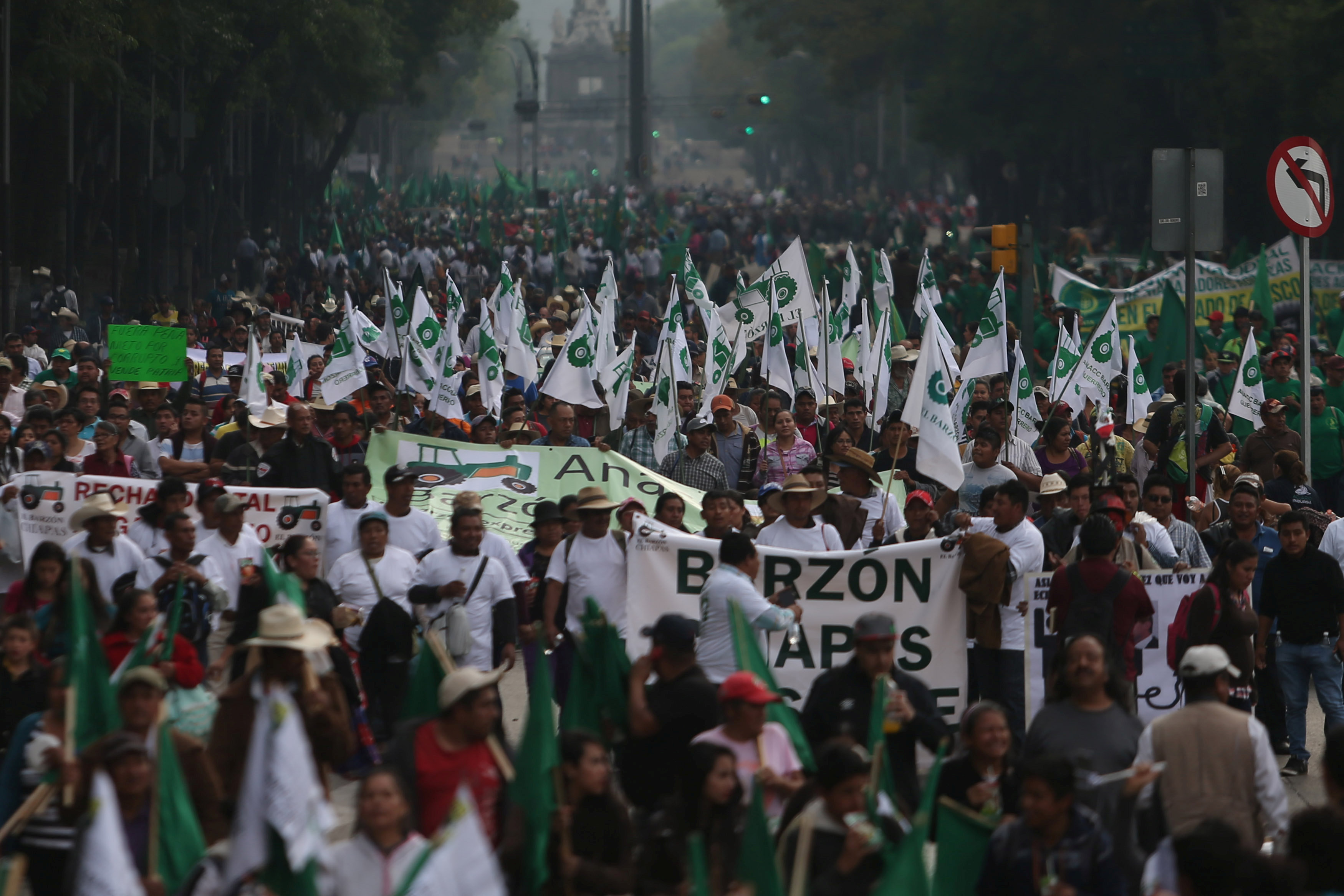 مظاهرات حاشدة فى المكسيك ضد ارتفاع أسعار الوقود