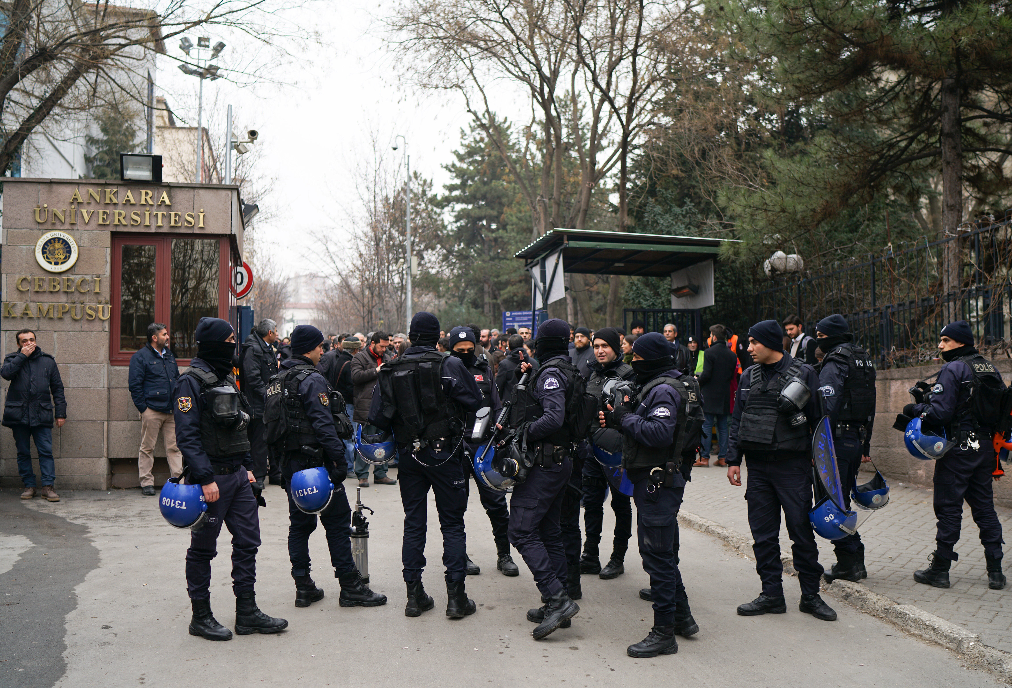 الشرطة التركية تتمركز أمام جامعة أنقرة لمواجهة تظاهرات ضد حملة الاعتقالات