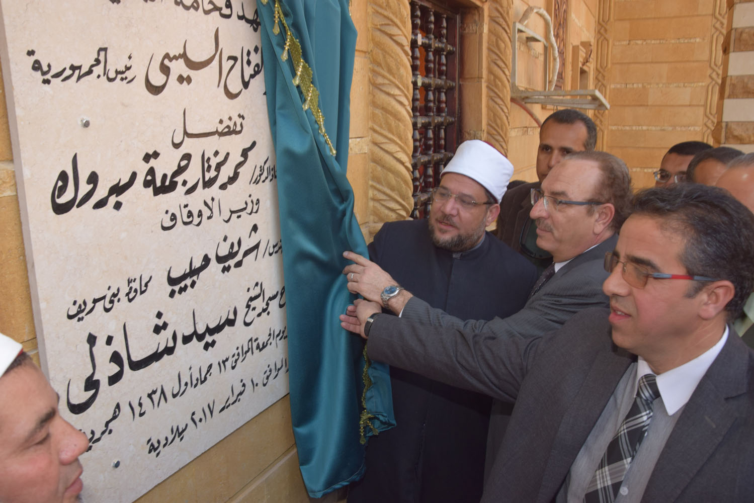 الوزير يفتتح مسجد فى ناصر