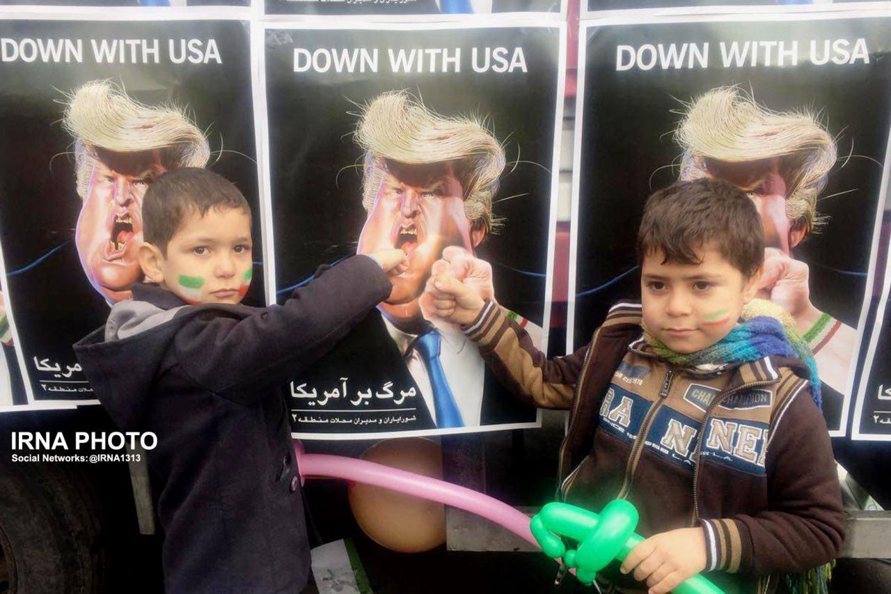 اطفال تعبر عن غضبها من الرئيس الأمريكى