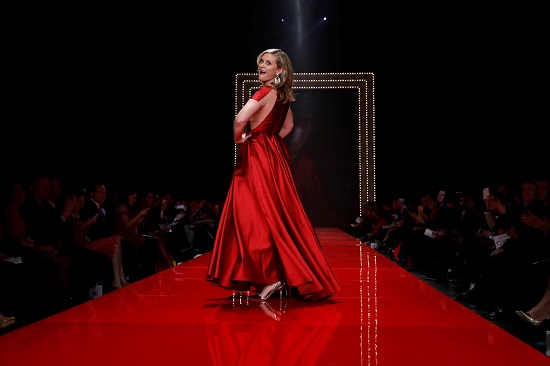 فستان أحمر الصور من وكالة رويترز