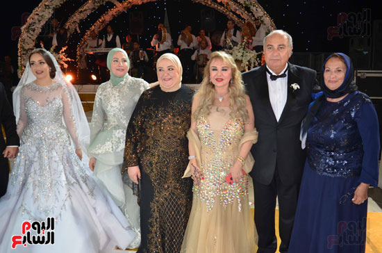 صافيناز وبوسى تشعلان حفل زفاف ابن شقيقة الإعلامية سهير شلبى (23)