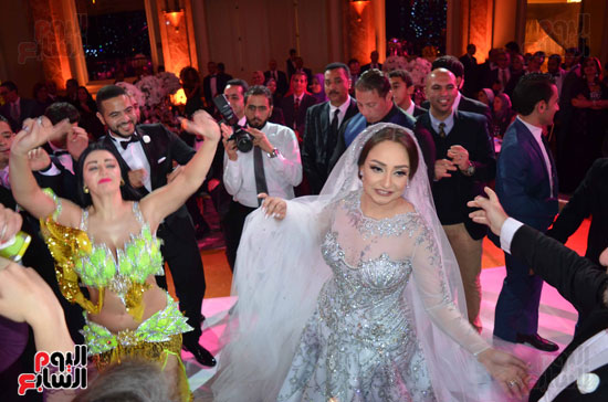 صافيناز وبوسى تشعلان حفل زفاف ابن شقيقة الإعلامية سهير شلبى (17)