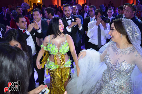 صافيناز وبوسى تشعلان حفل زفاف ابن شقيقة الإعلامية سهير شلبى (18)