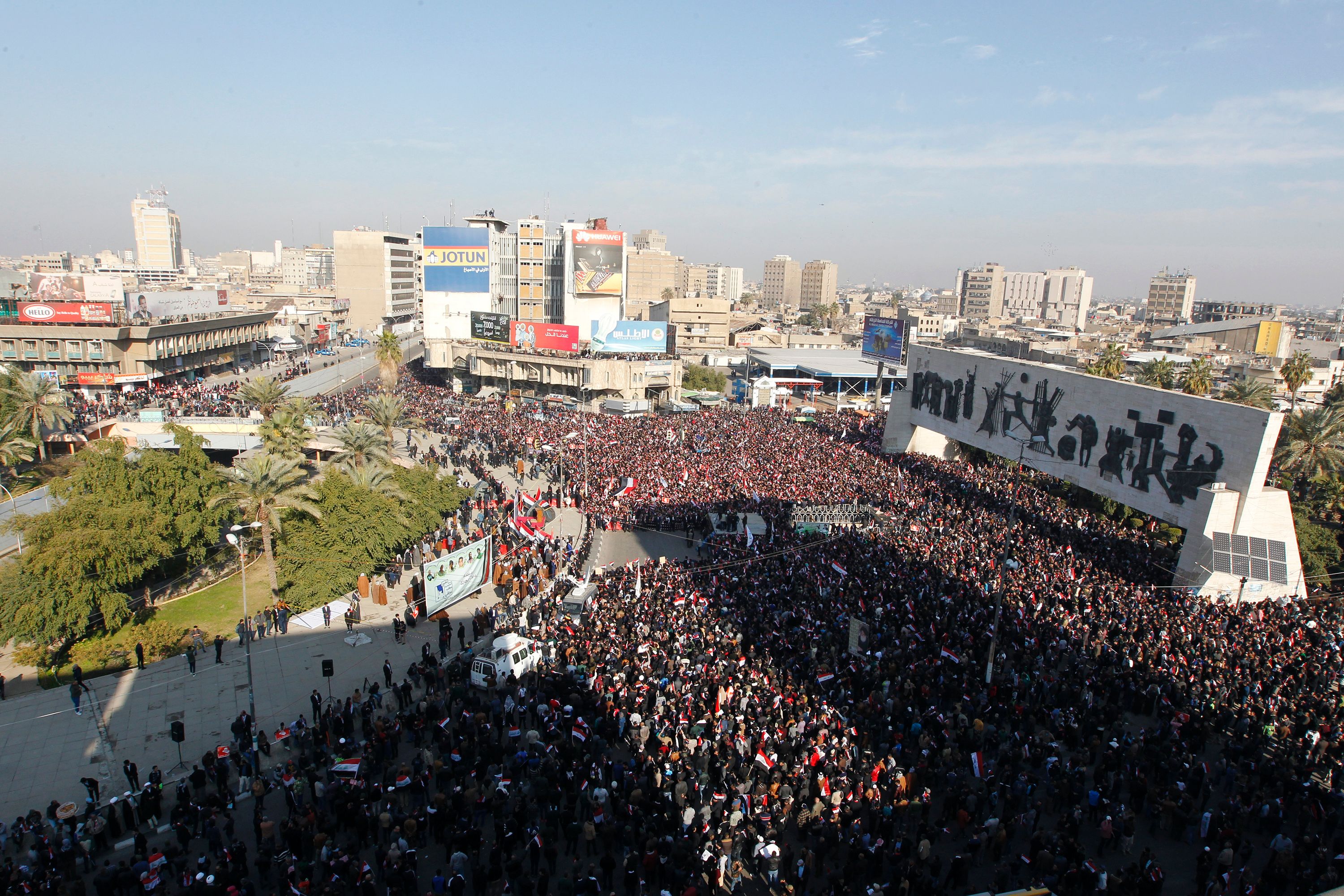 آلاف المتظاهرين يشاركون فى مظاهرات مطالبة بتعديل قانون الانتخابات فى بغداد
