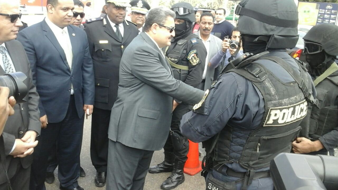 مدير امن الجيزة يشدد على القوات حسن معاملة المواطنين 