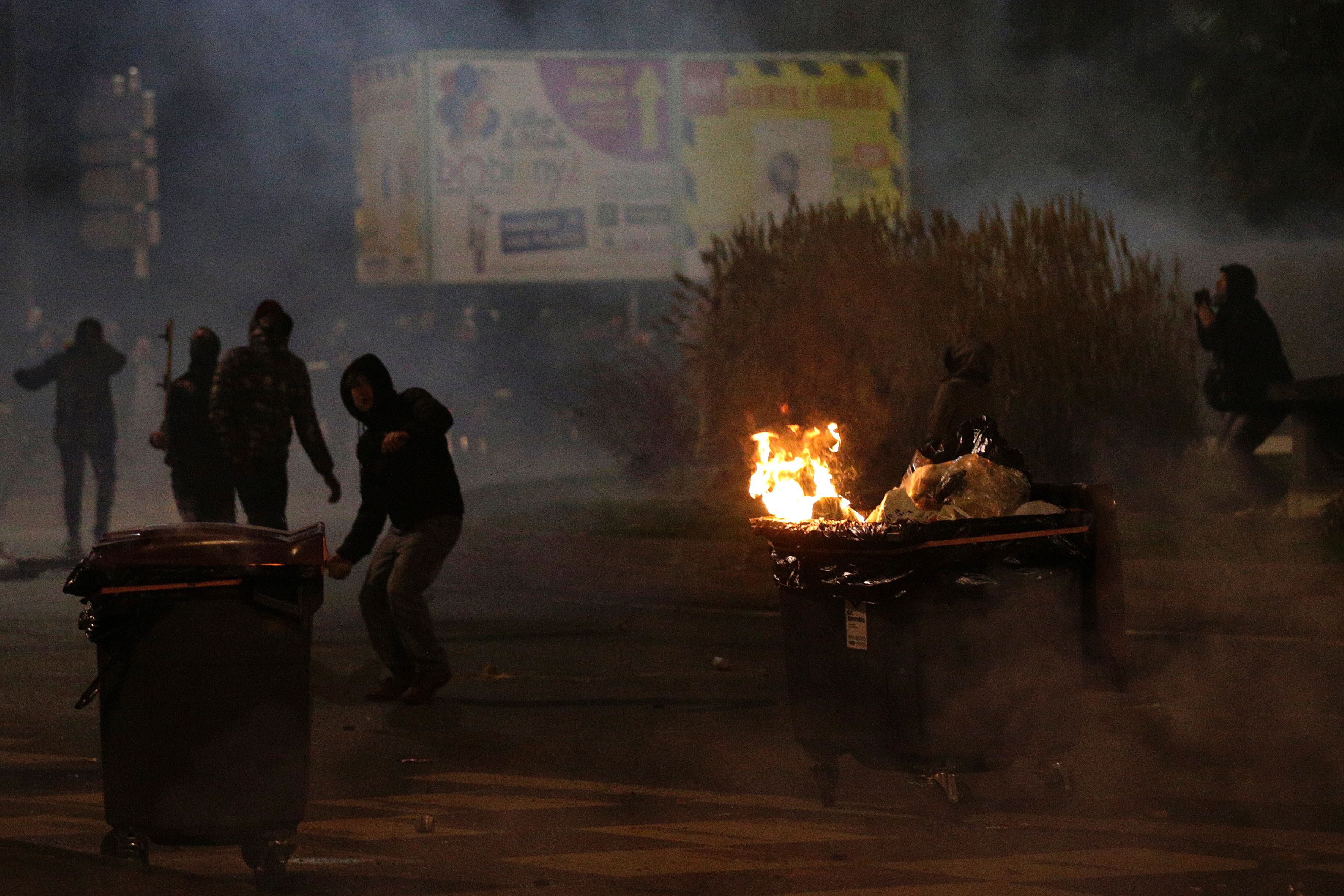 7-الحتجون يشتبكون مع الشرطة