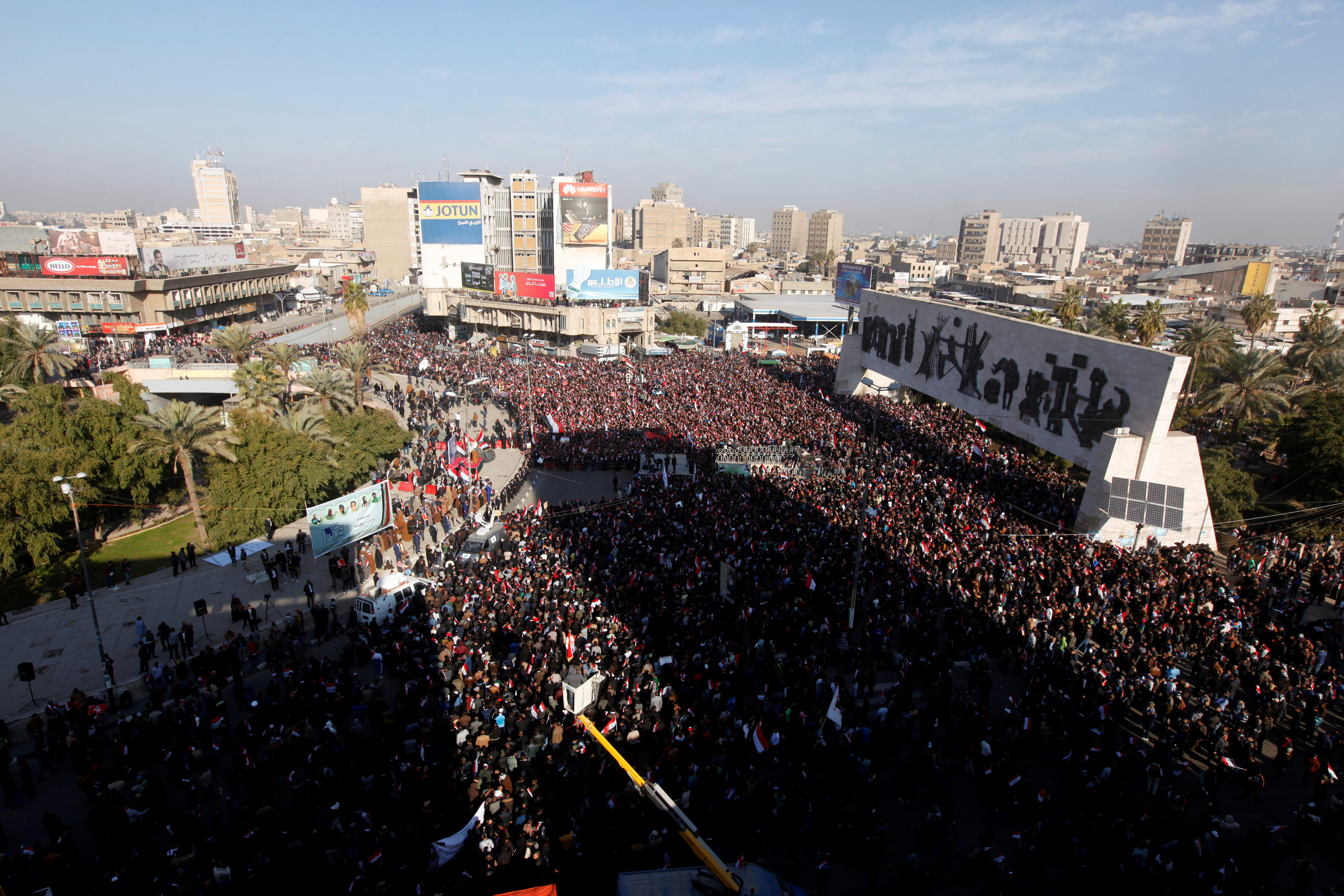 مظاهرات حاشدة فى ساحة التحرير وسط بغداد للمطالبة بتغيير مفاوضية الانتخابات