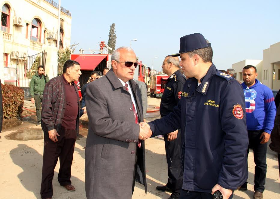 اللواء طارق العباسي مدير ادارة الحماية المدنية مع رئيس الجامعة