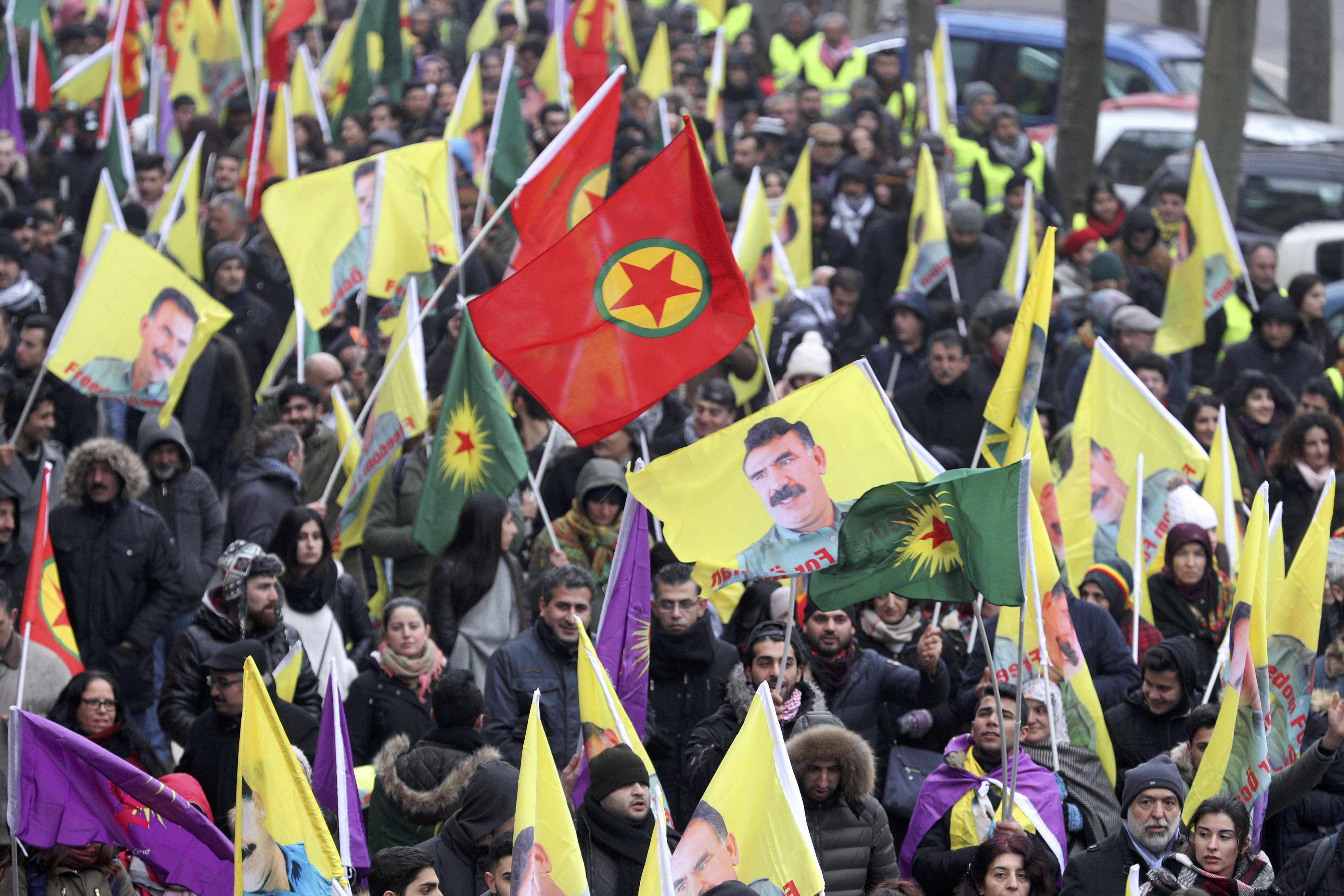 مظاهرات حاشدة فى فرنسا لدعم الزعيم الكردى المعتقل فى تركيا