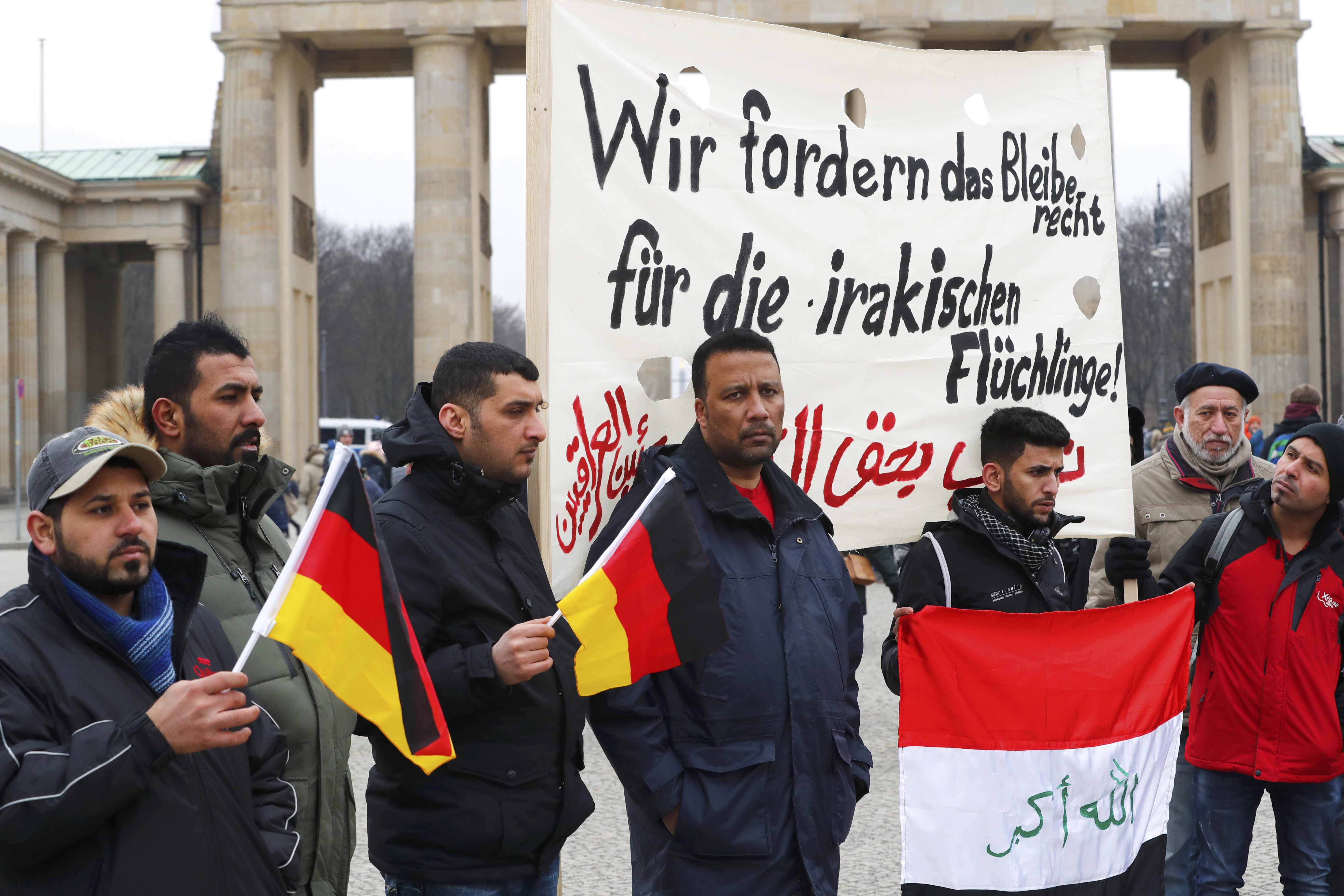 عراقيون يتظاهرون فى ألمانيا لرفض قرار الحكومة بترحيلهم لبلدهم