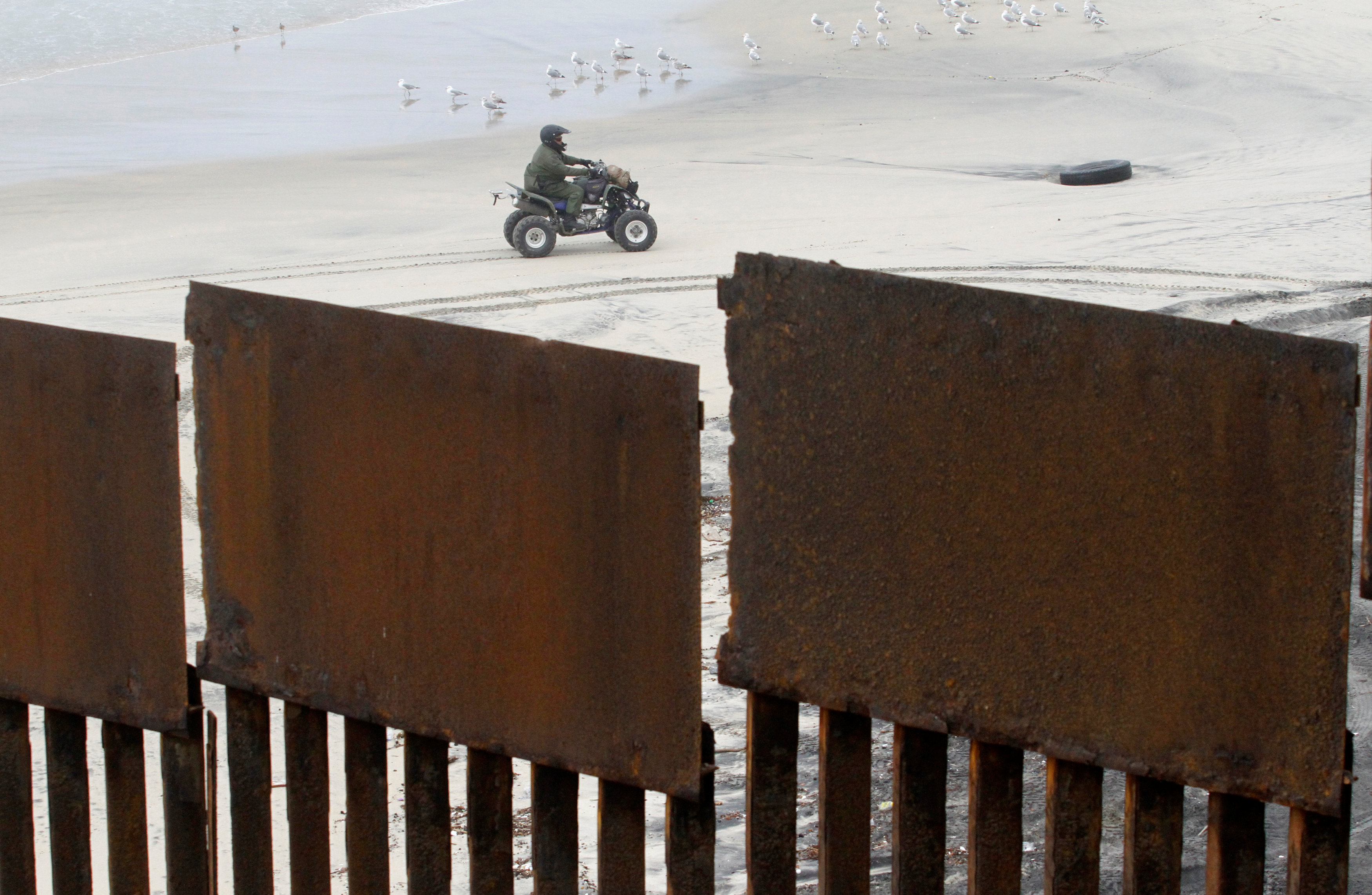 السياج الأمنى بين حدود المكسيك وأمريكا